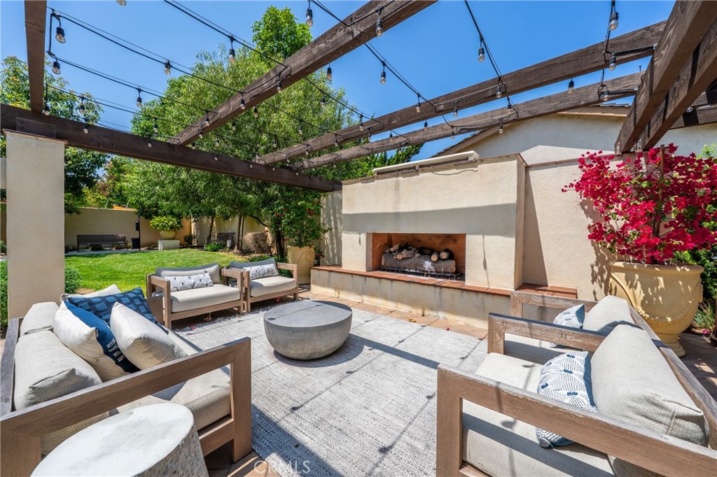 2612 Winston Court