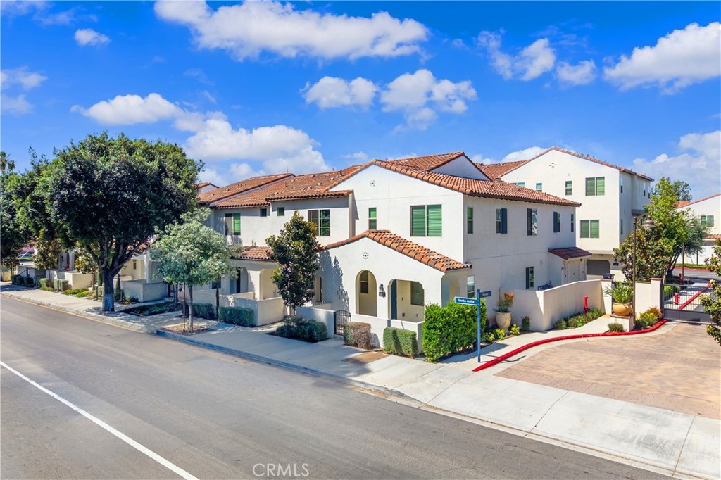 2612 Winston Court