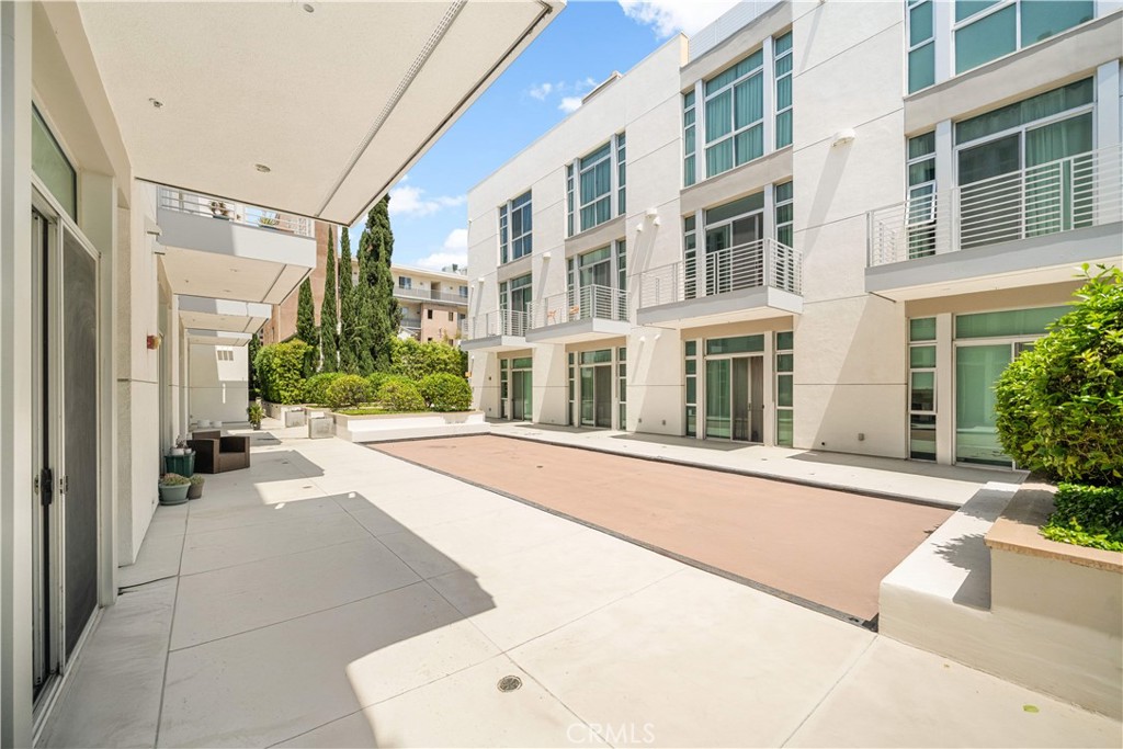 238 S Arroyo