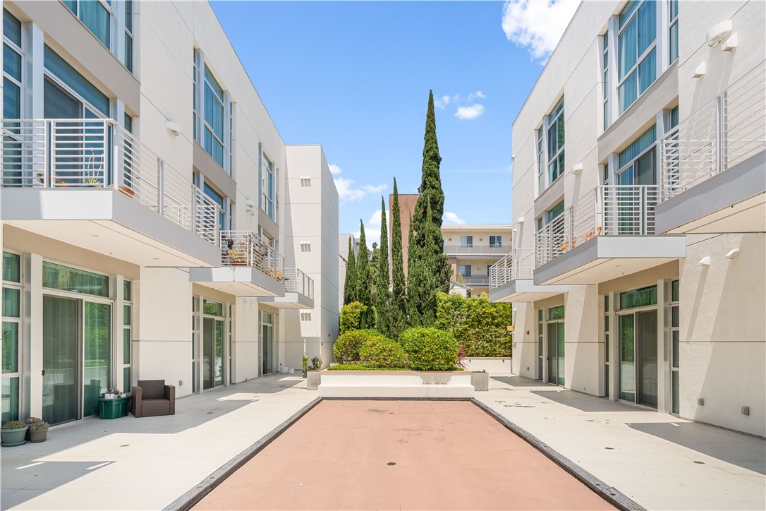 238 S Arroyo