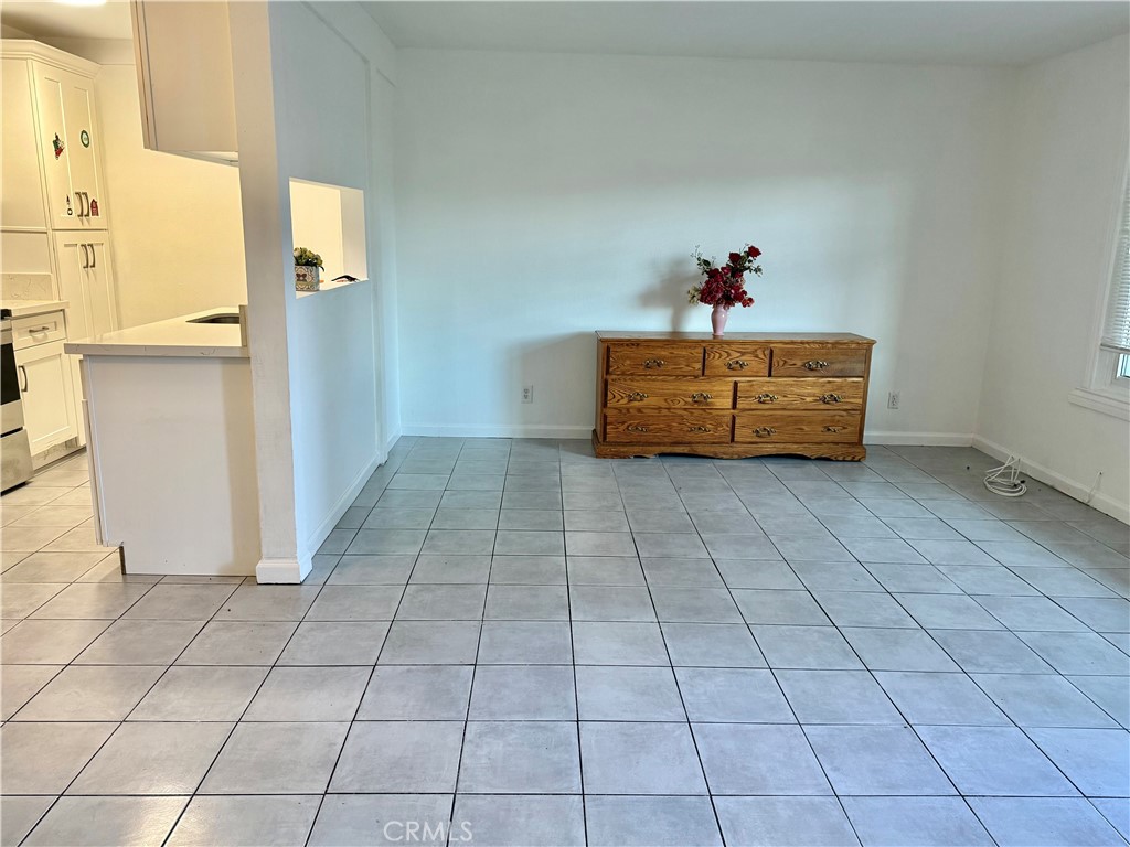 1735 E Washington Street G12