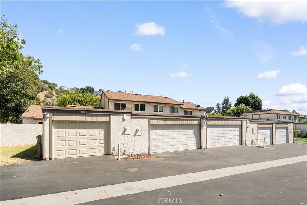 2222 Shady Hills