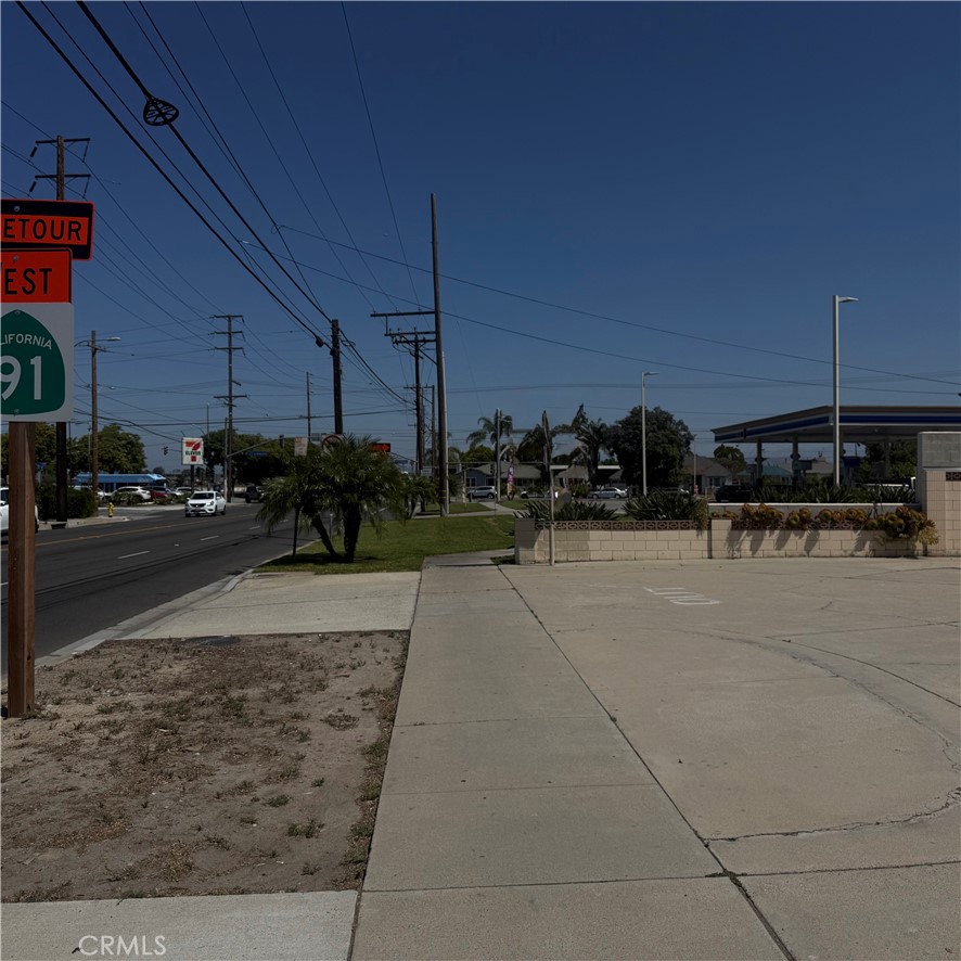 744 N East
