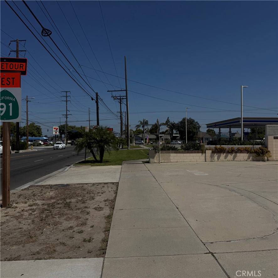 744 N East
