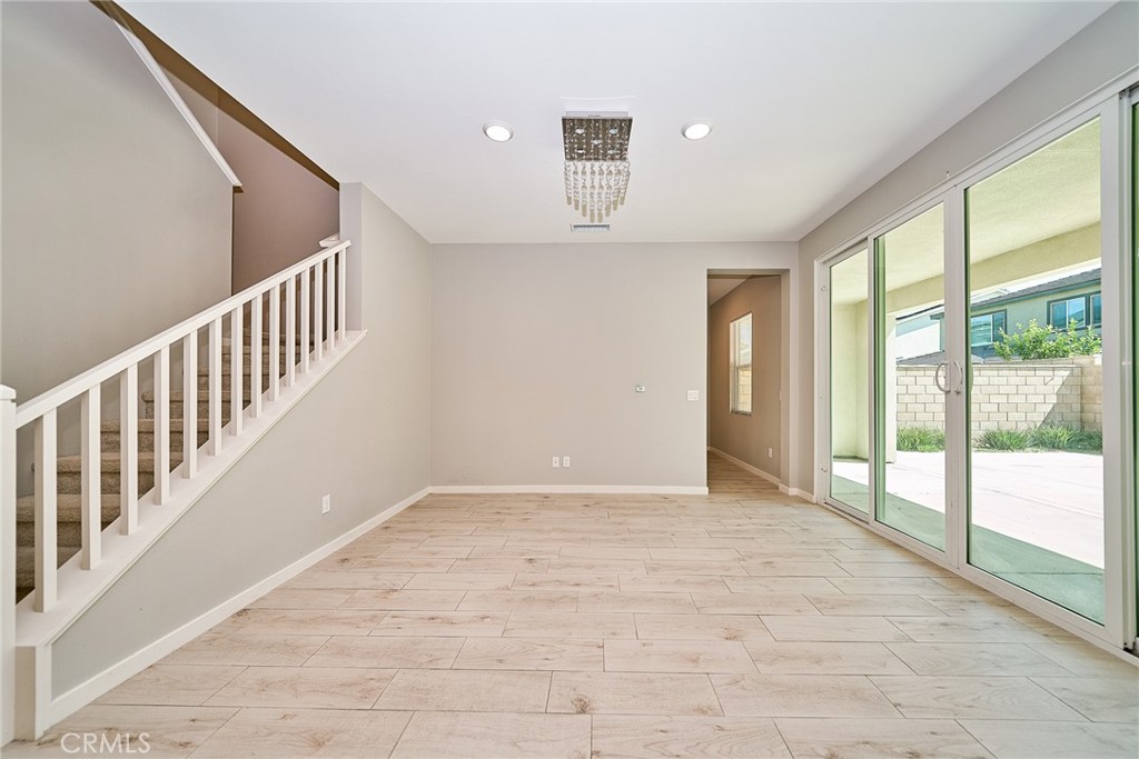 2622 E Embry Lane
