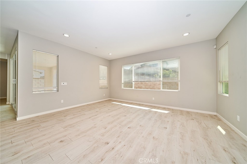 2622 E Embry Lane