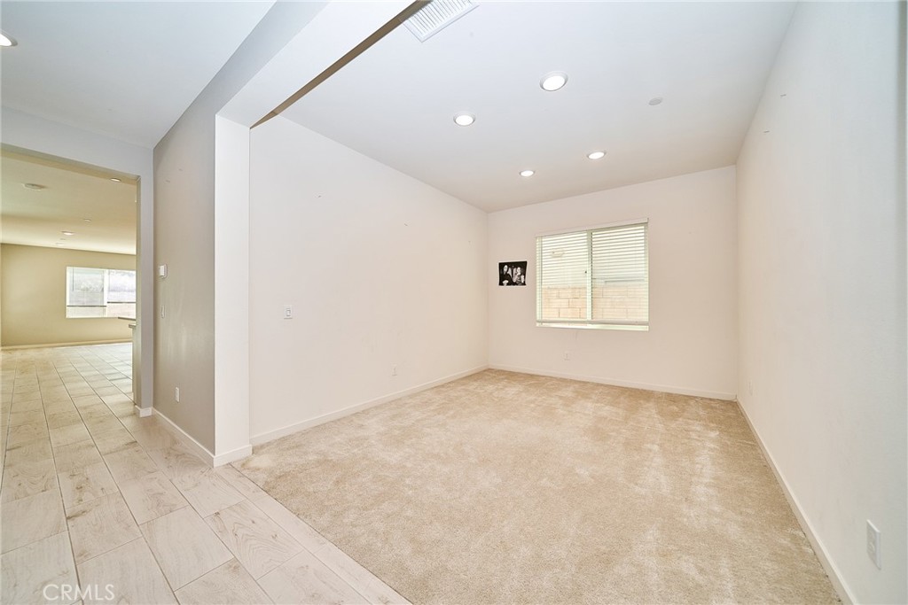 2622 E Embry Lane