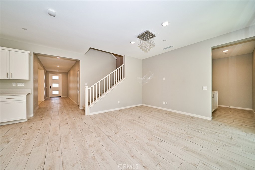 2622 E Embry Lane