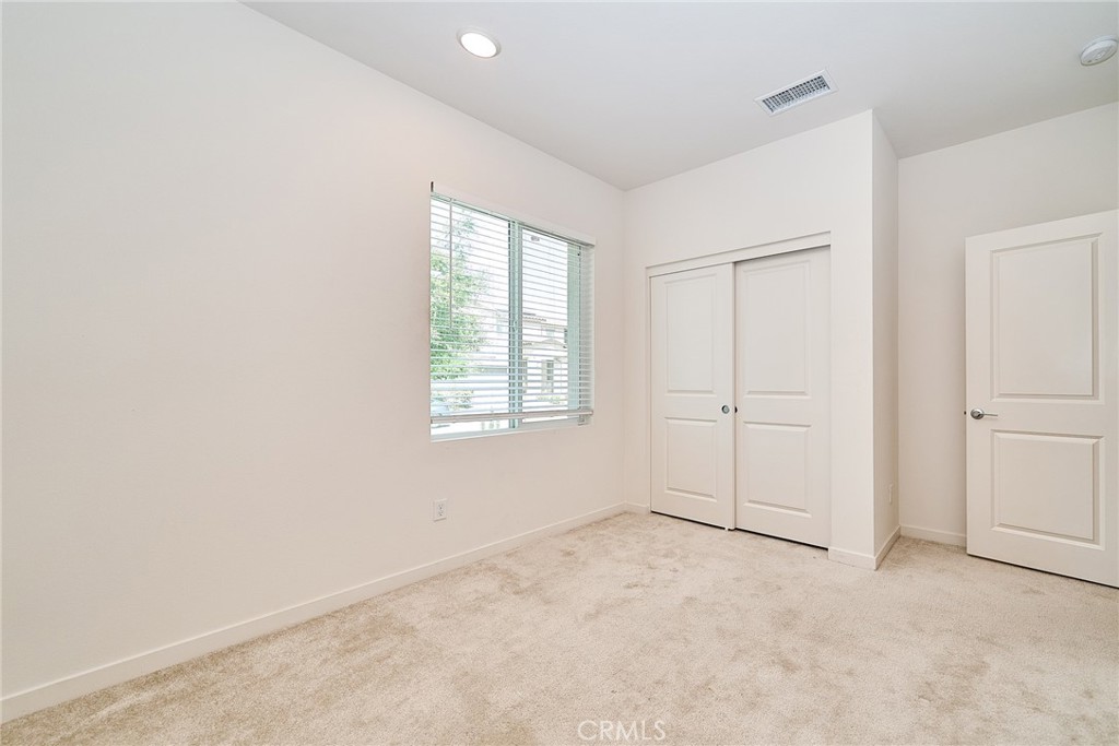 2622 E Embry Lane