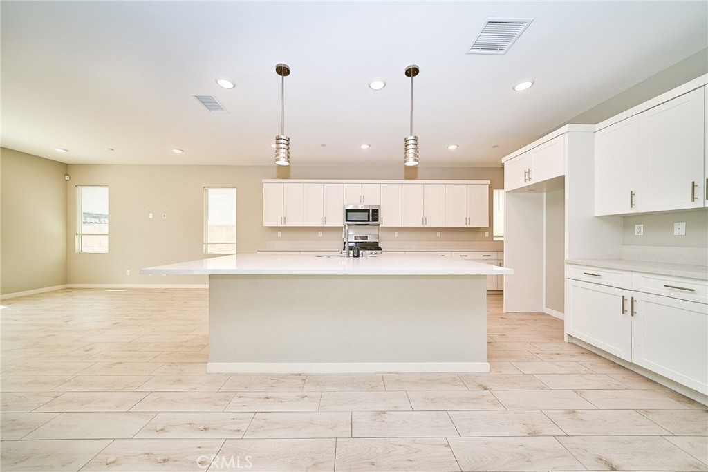 2622 E Embry Lane