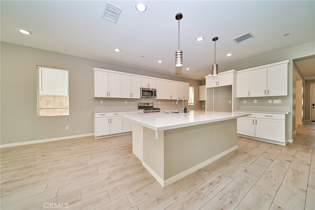 2622 E Embry Lane