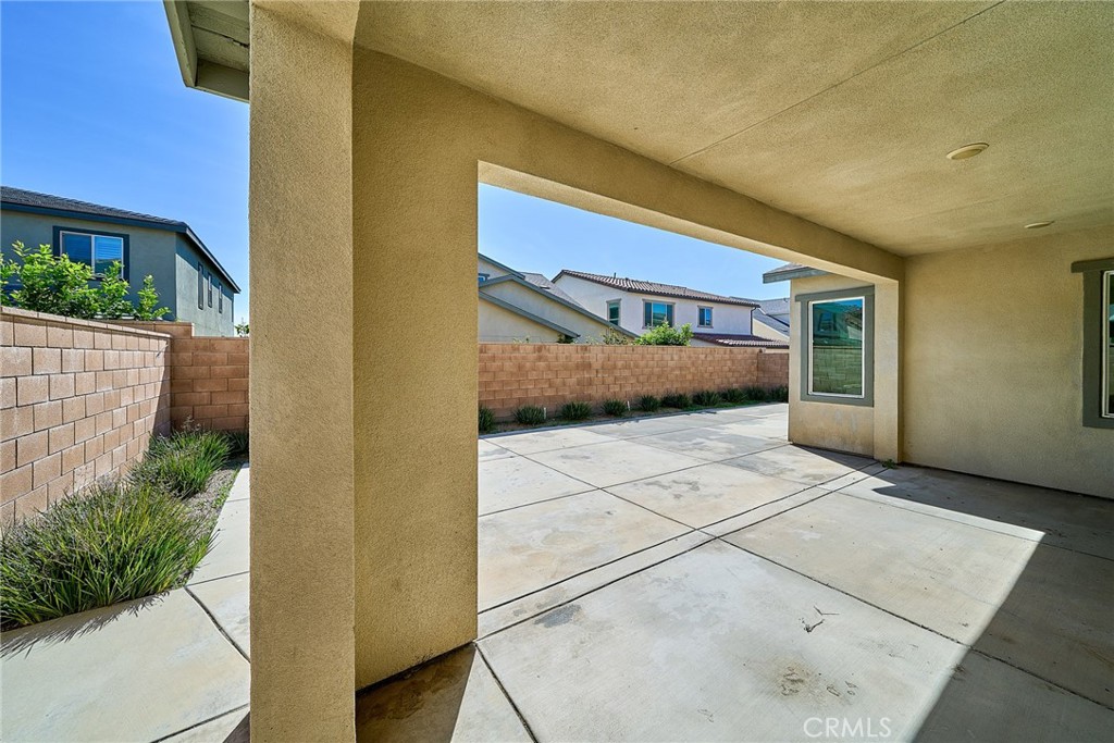 2622 E Embry Lane