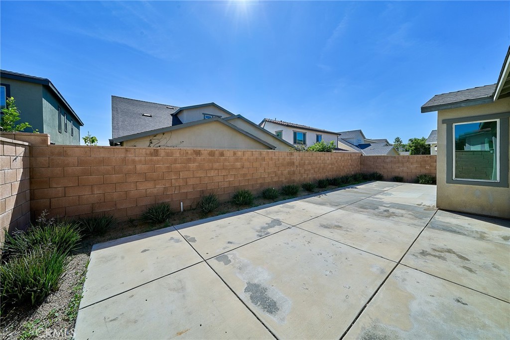 2622 E Embry Lane