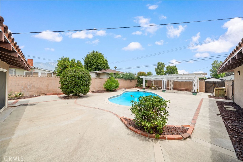 1346 N Shelley