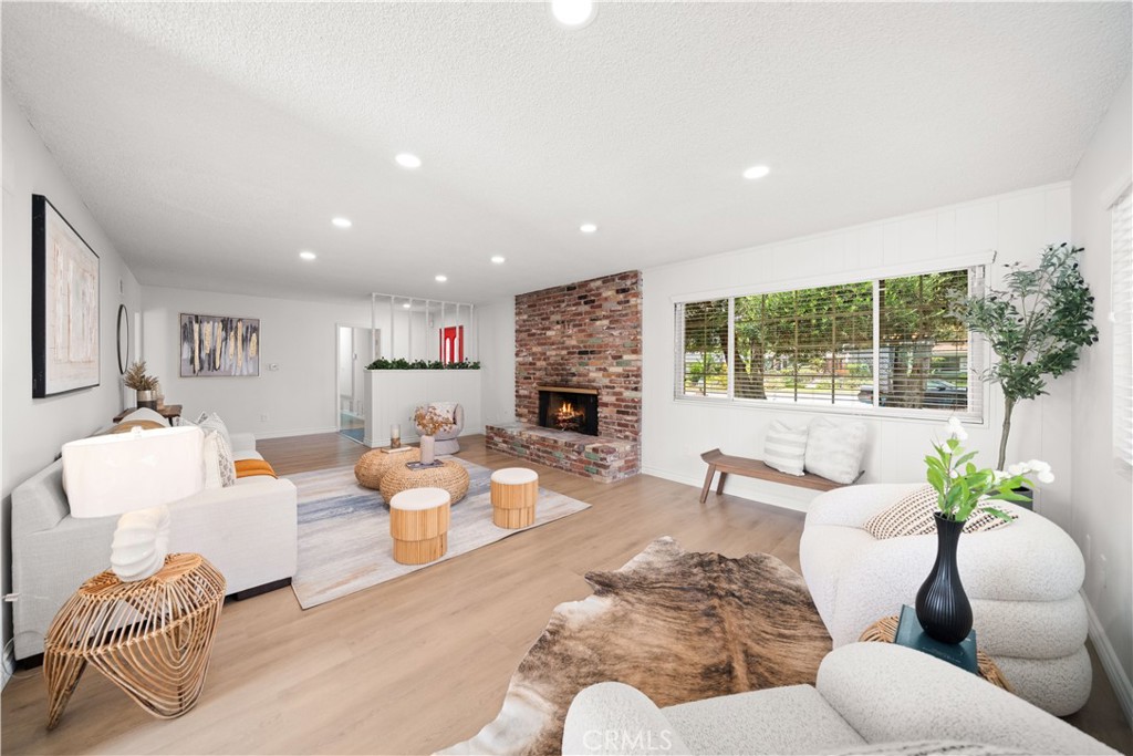 1346 N Shelley