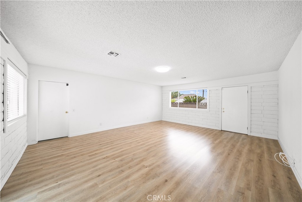 1346 N Shelley