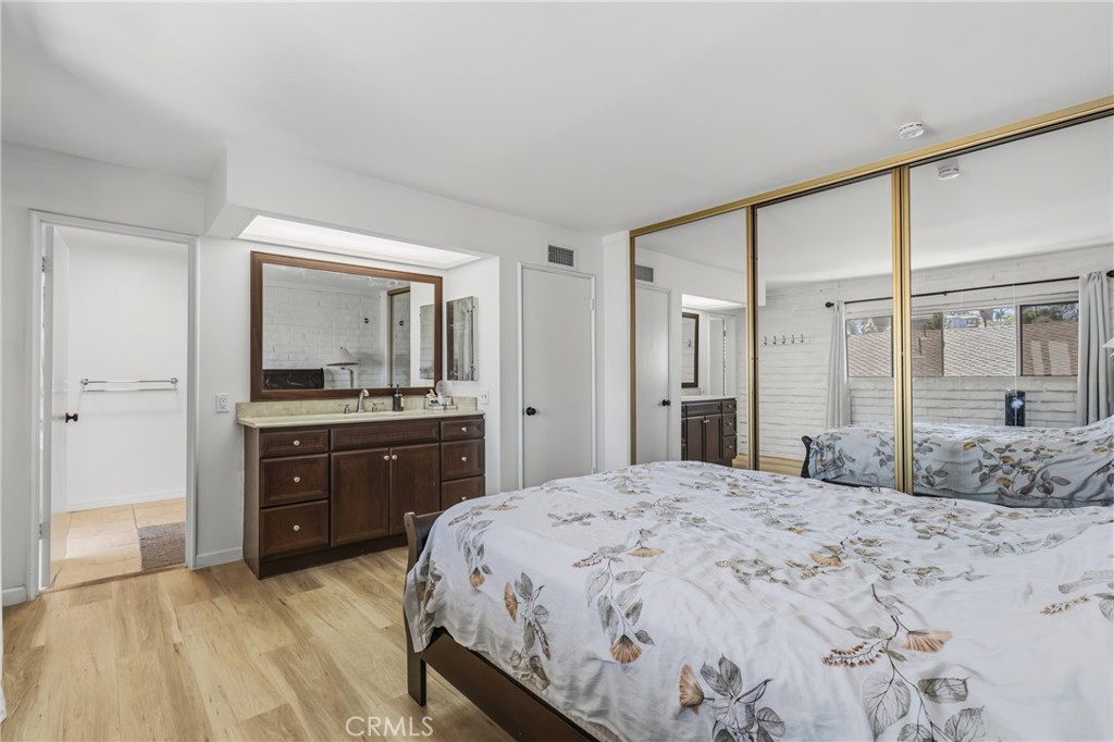 5056 Lakeview Avenue 25