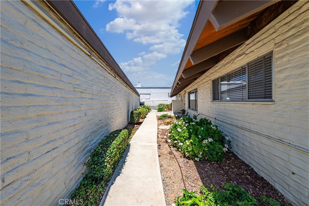 5056 Lakeview Avenue 25