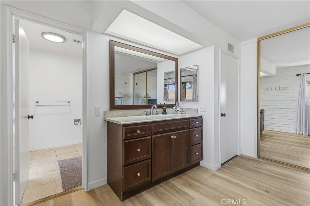 5056 Lakeview Avenue 25