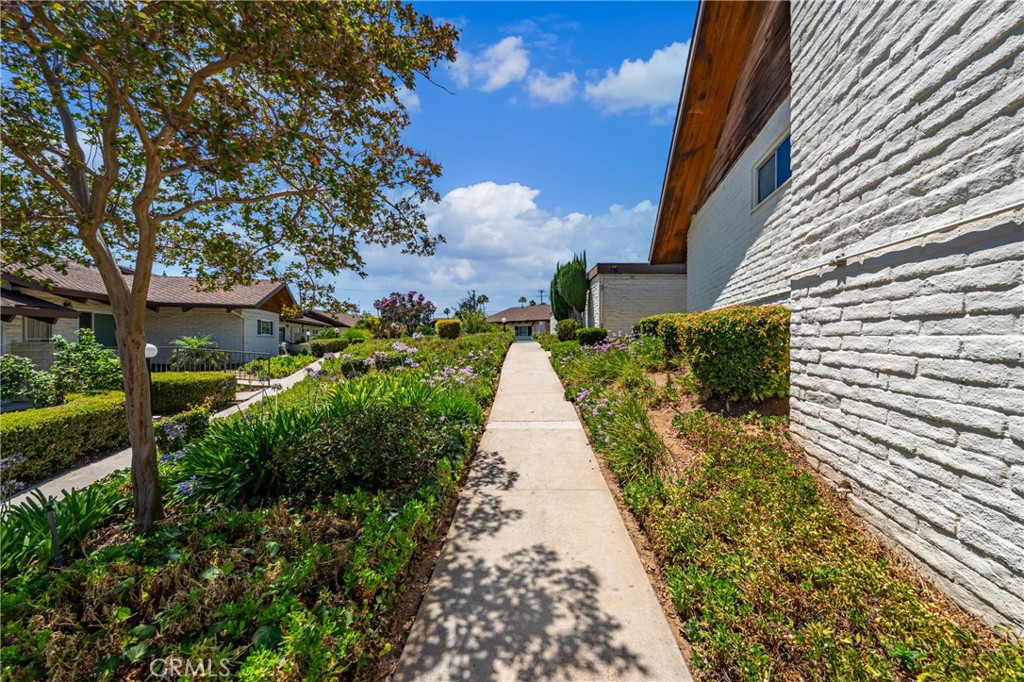 5056 Lakeview Avenue 25