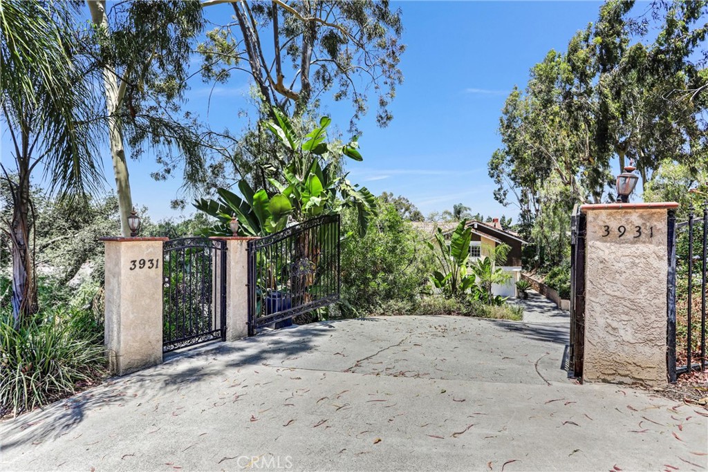3931 E Lorencita Drive