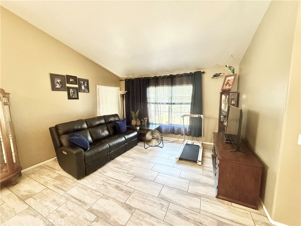 1046 Sycamore