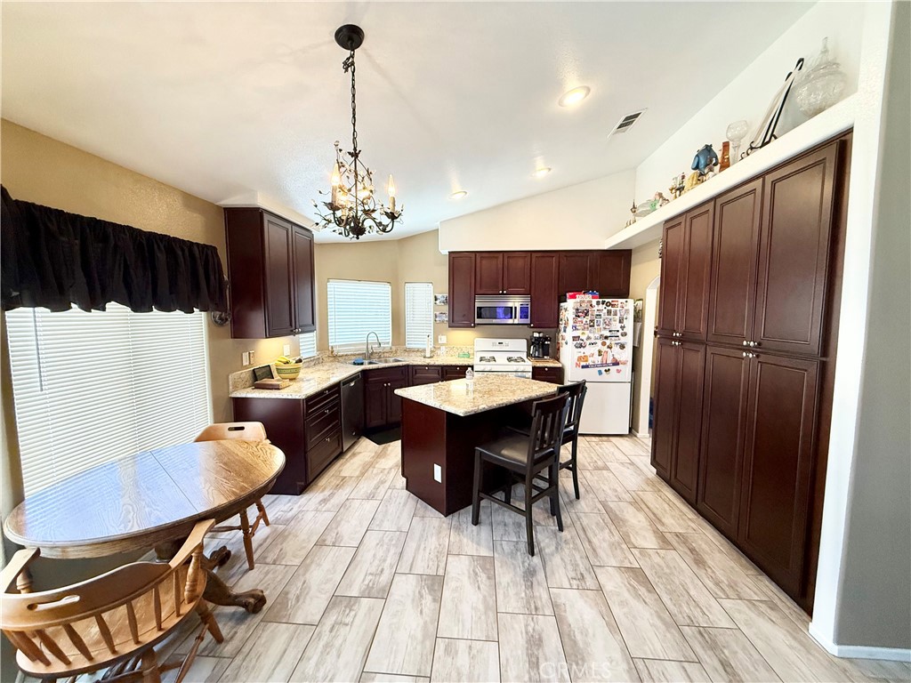 1046 Sycamore