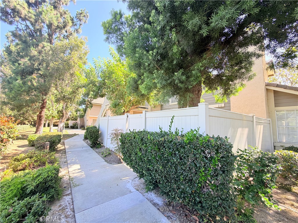 20751 E Crest