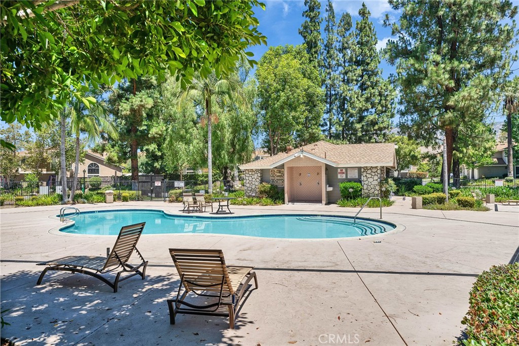 919 Bidwell