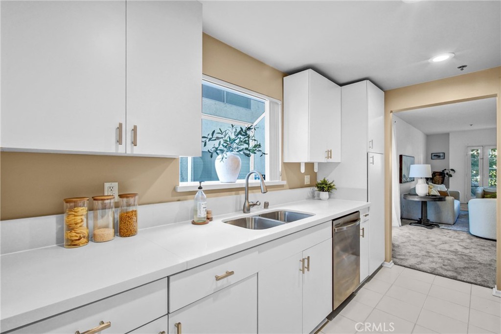 1921 Malcolm Avenue 201