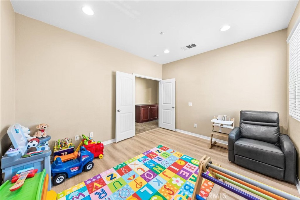 16425 Basswood