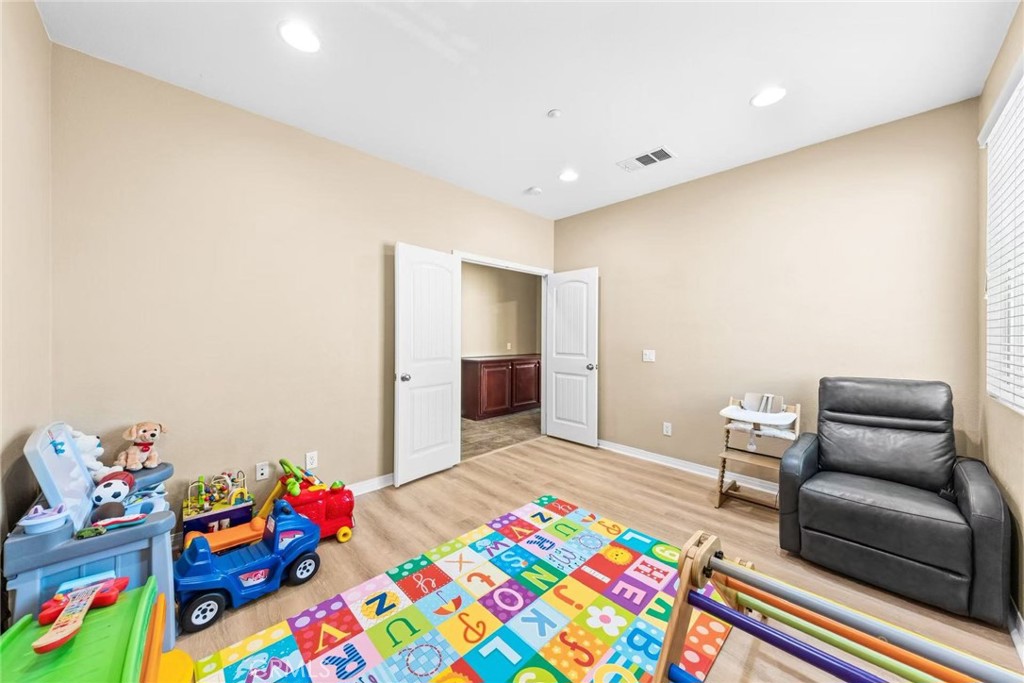 16425 Basswood