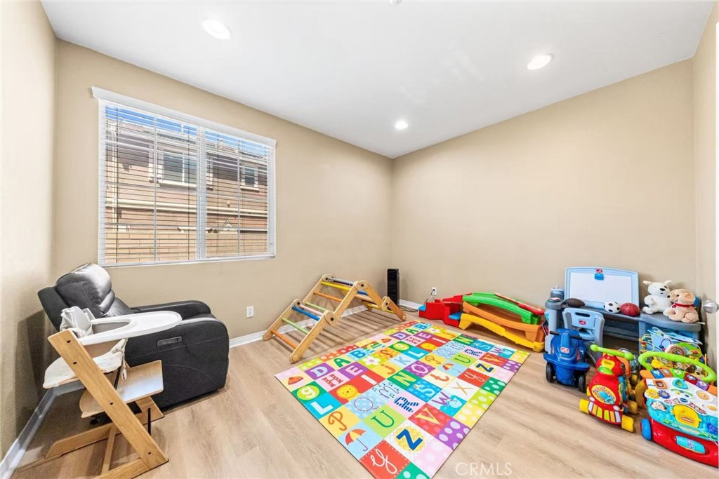 16425 Basswood
