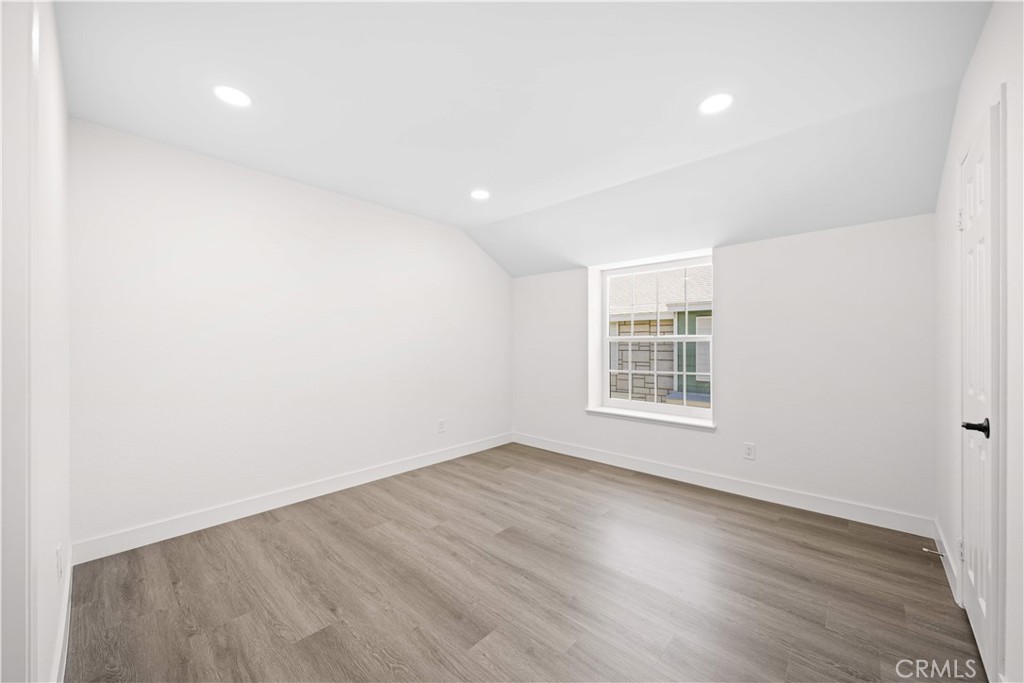 5640 Riverside Drive 32