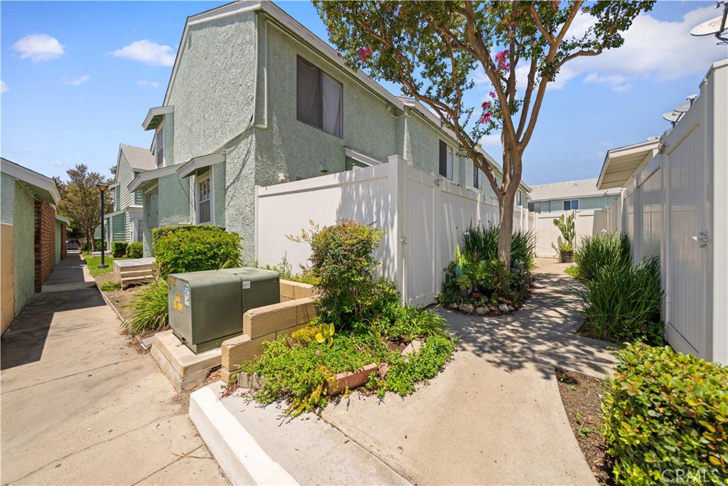 5640 Riverside Drive 32