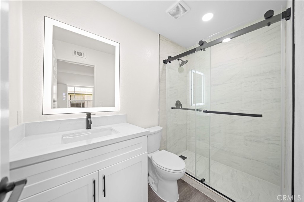 5640 Riverside Drive 32