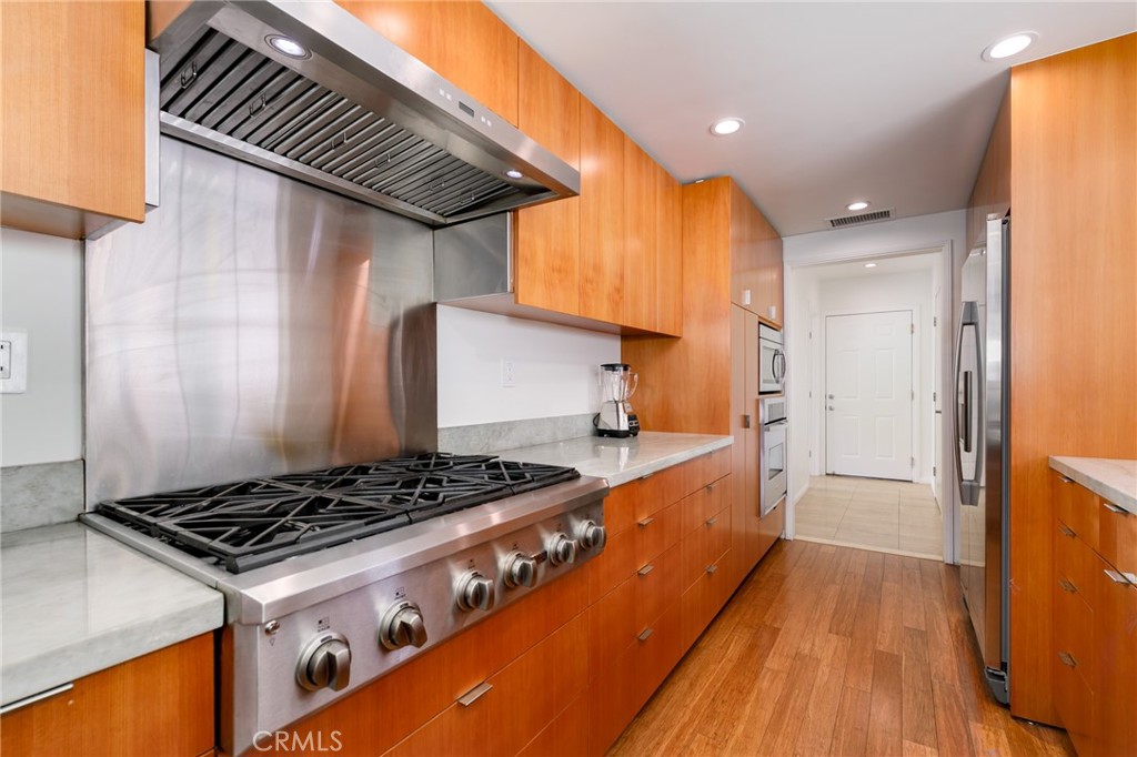 2128 Oak Crest