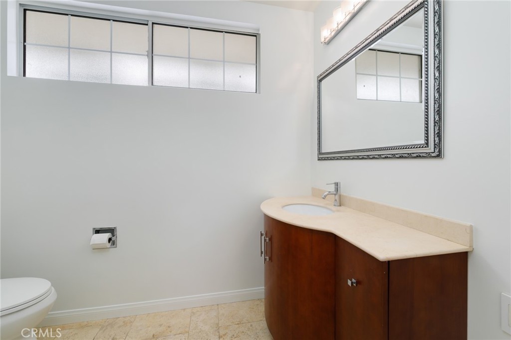 2128 Oak Crest