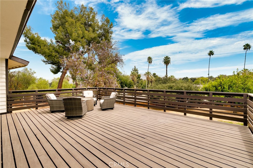 2128 Oak Crest