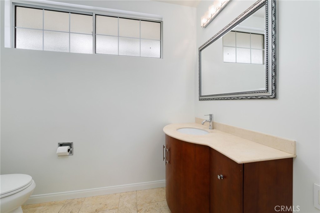 2128 Oak Crest