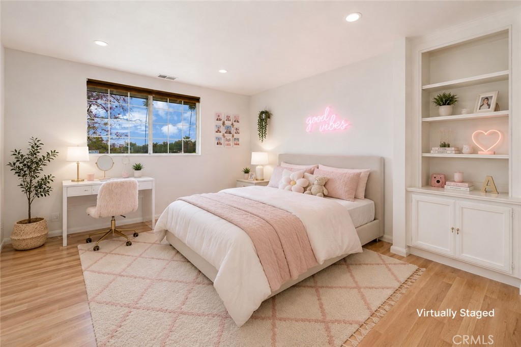 2128 Oak Crest