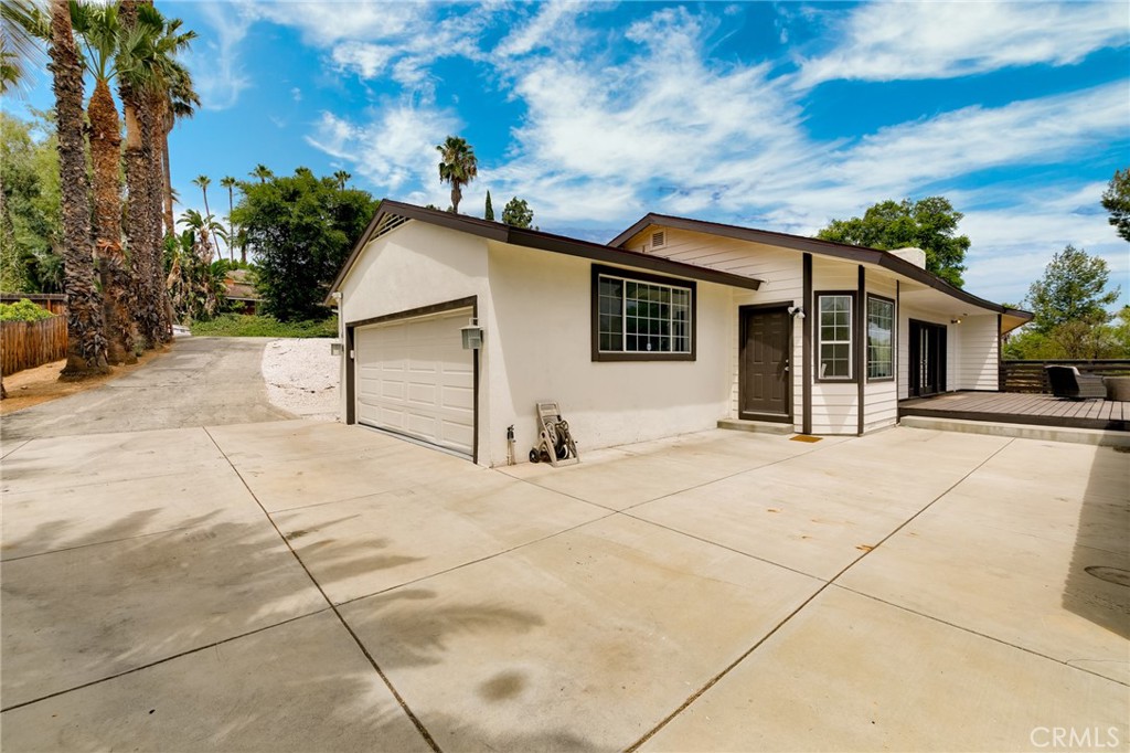 2128 Oak Crest