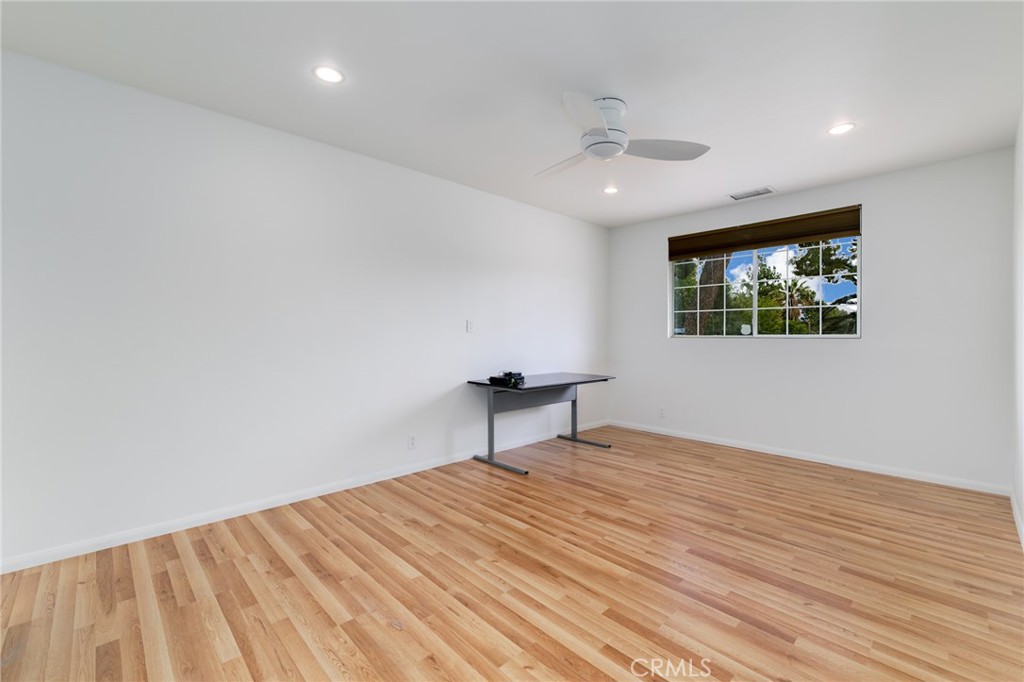 2128 Oak Crest