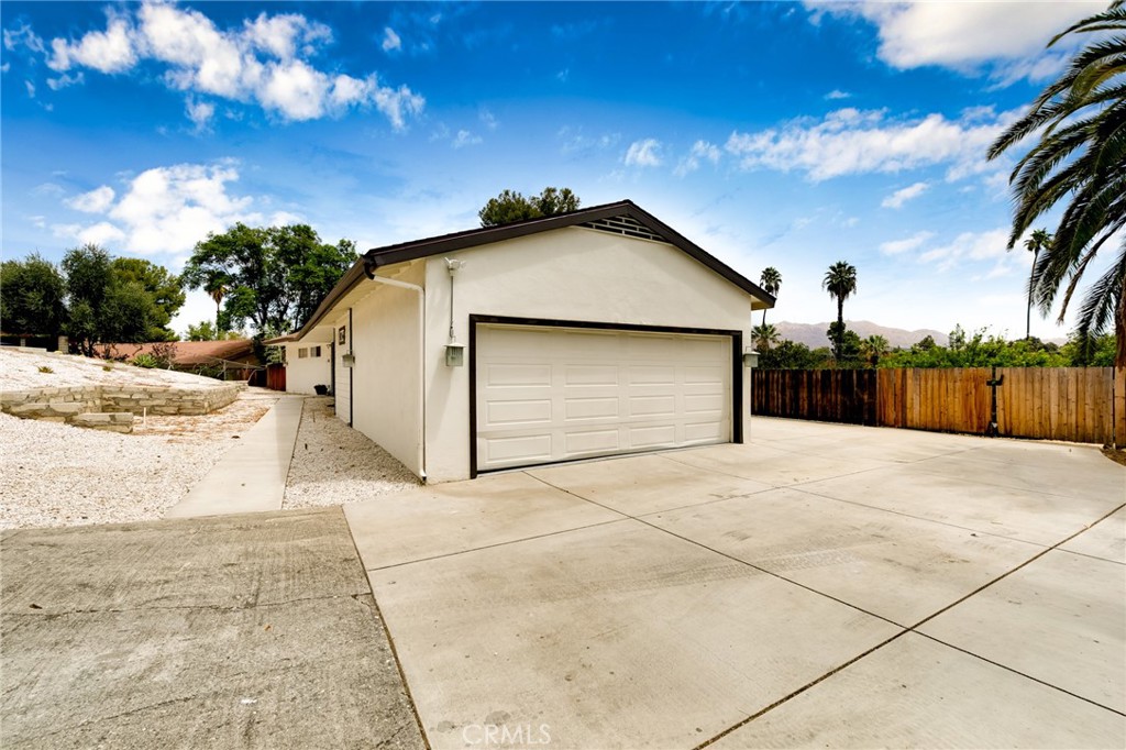 2128 Oak Crest