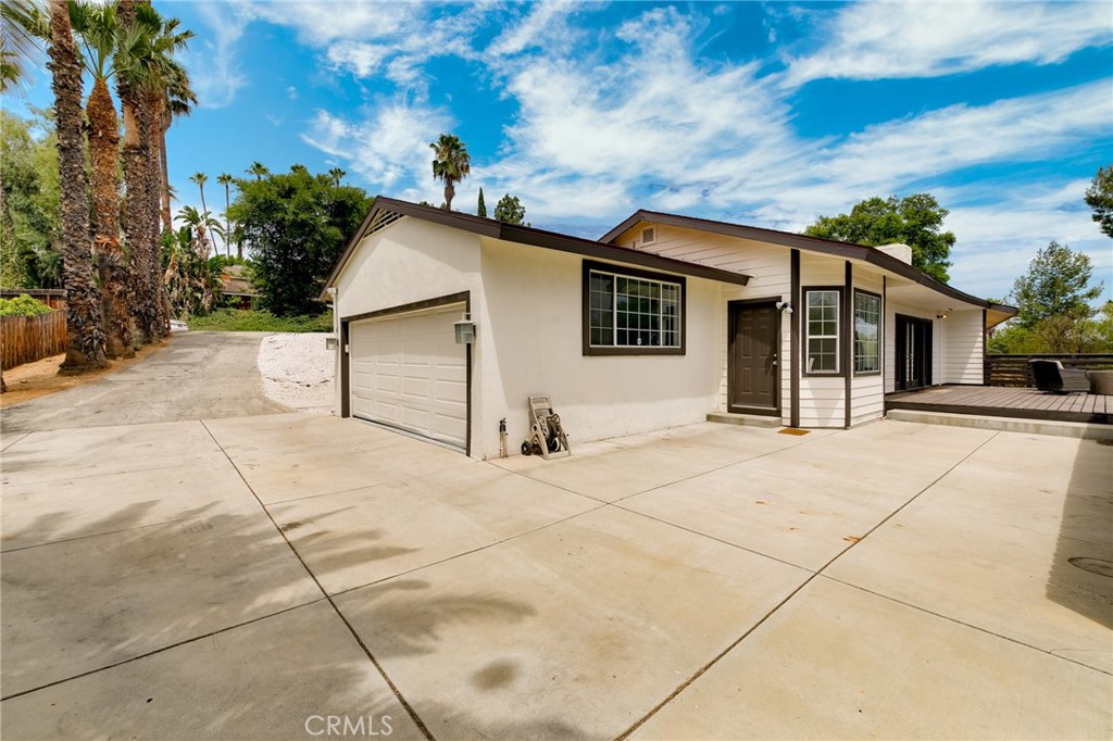 2128 Oak Crest