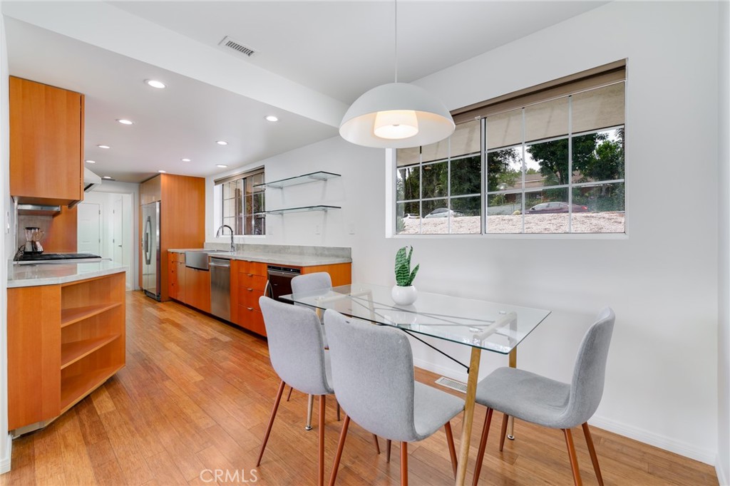 2128 Oak Crest