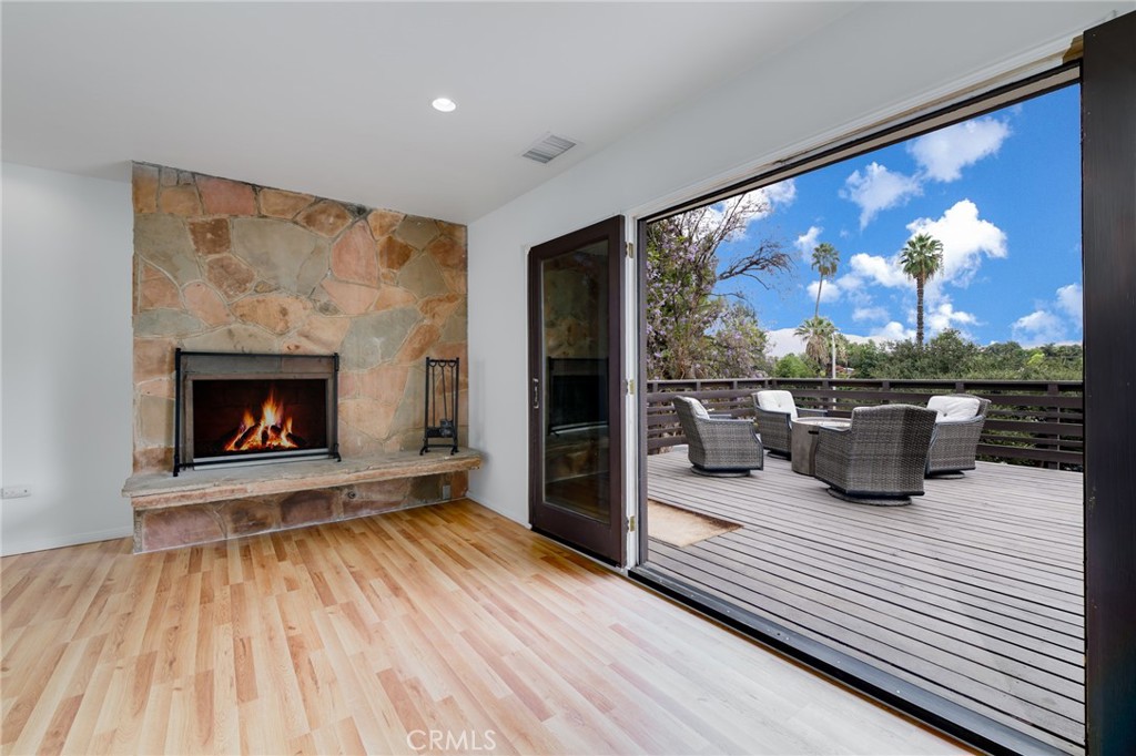 2128 Oak Crest