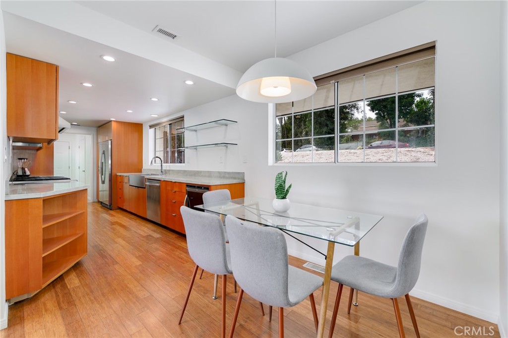 2128 Oak Crest