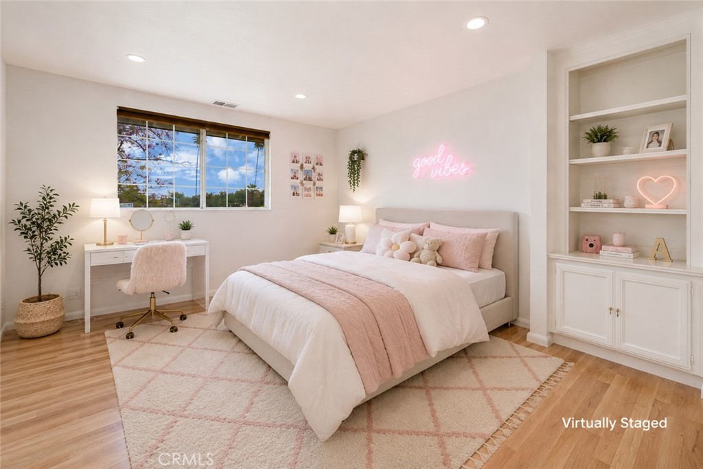 2128 Oak Crest