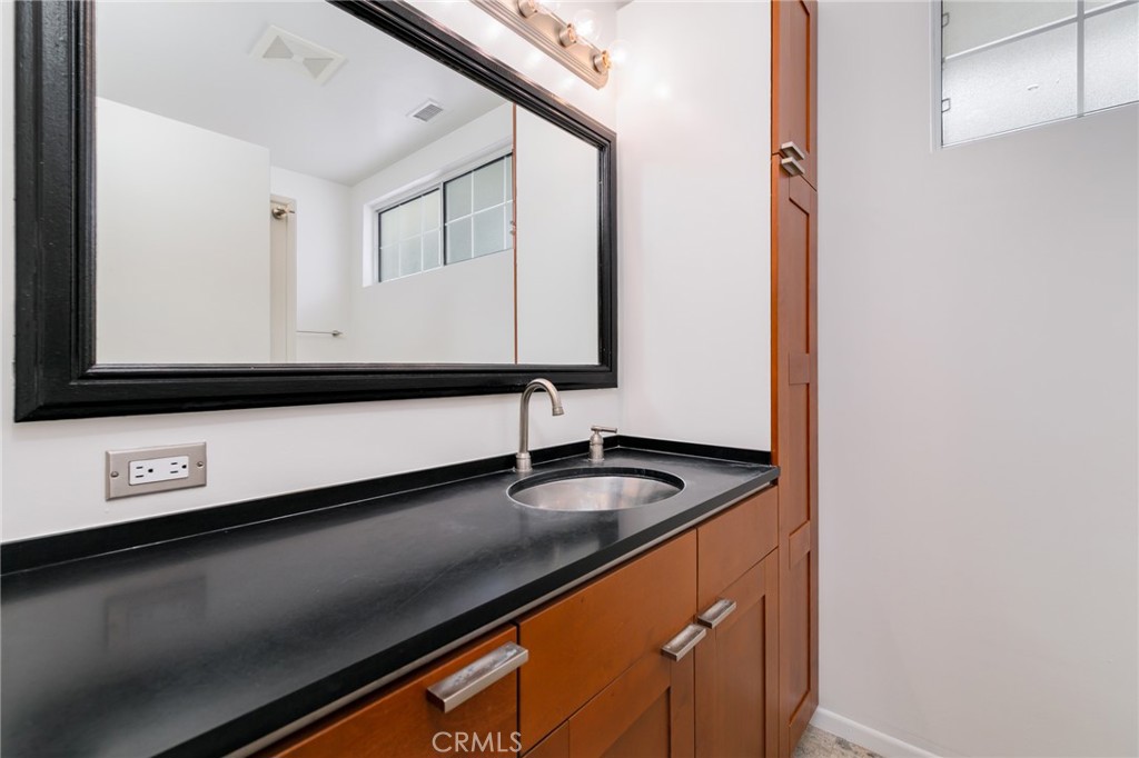2128 Oak Crest